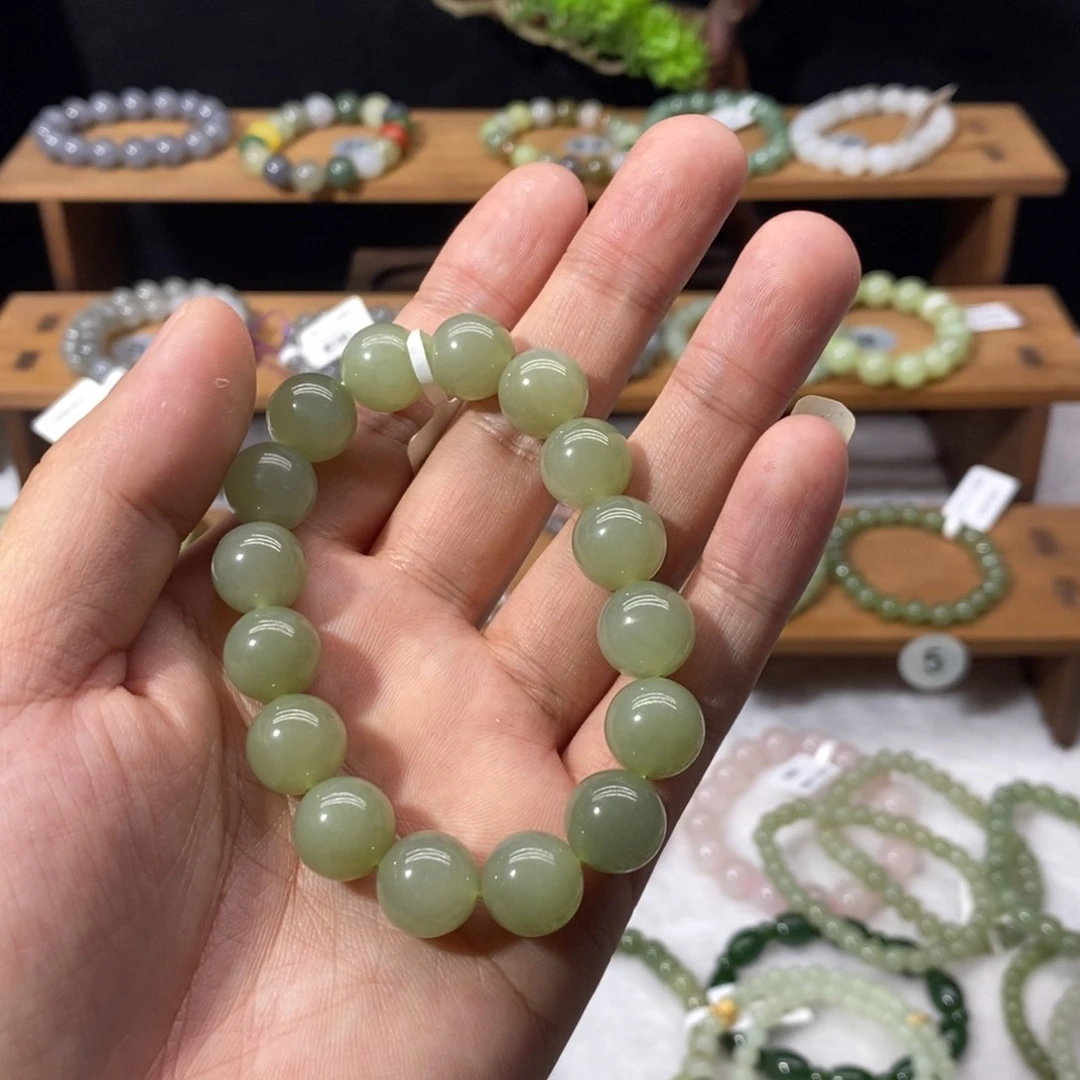 和田玉手链未镶嵌一****。卡12清水