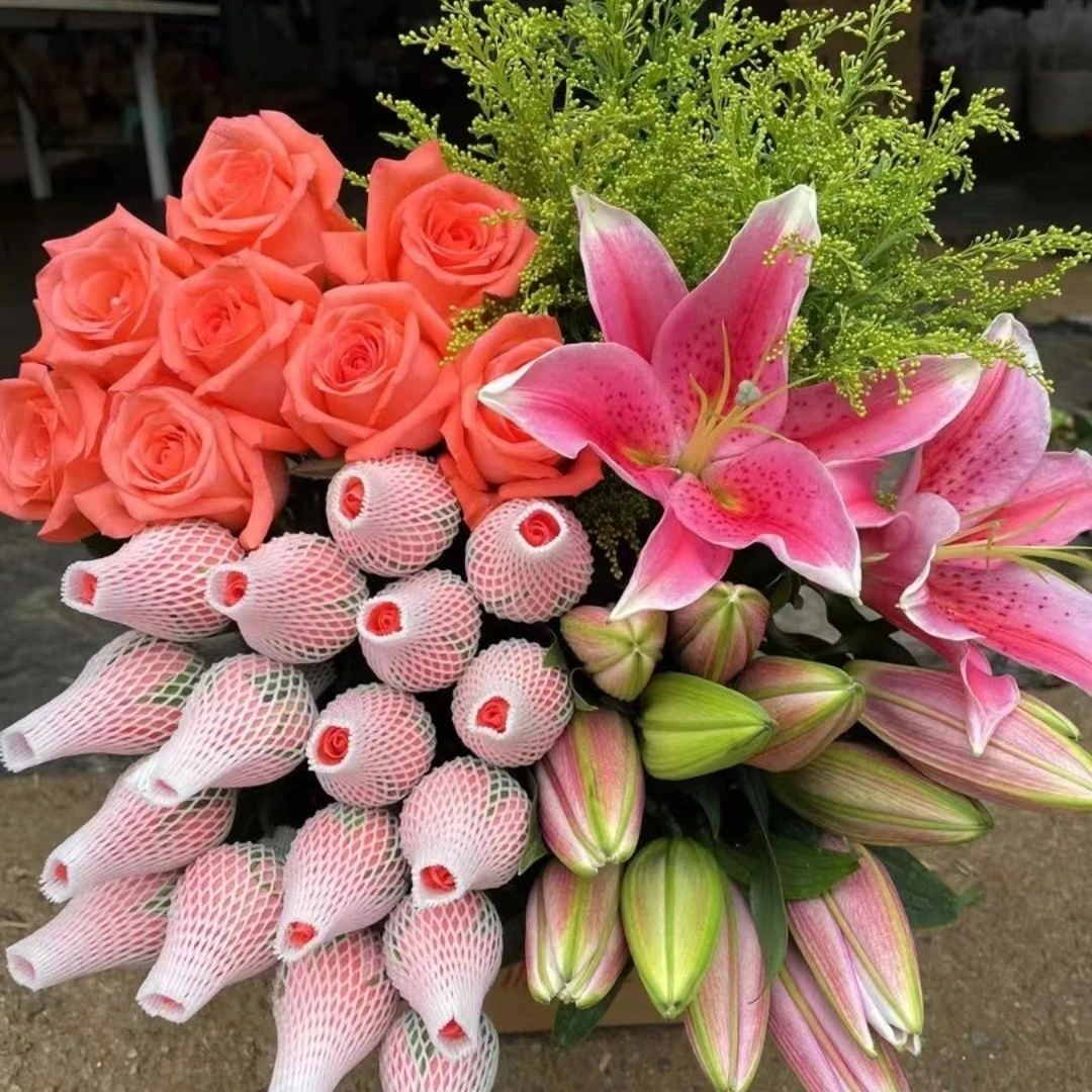 【必拍组合】粉玫瑰10支+百合4朵+不选色多头玫瑰3支+腊梅1扎+配草