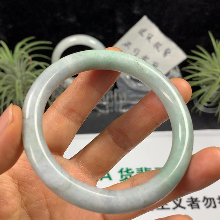 未镶嵌手镯翡翠8号。56圈口