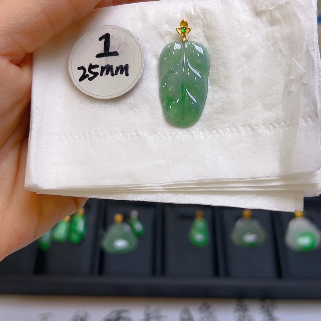 翡翠颈饰18K金镶嵌翡翠