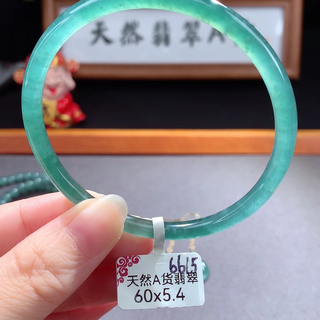 未镶嵌手镯（圆镯）翡翠