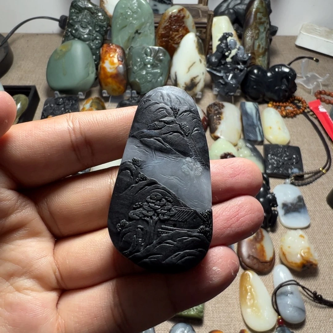 和田玉未镶嵌挂件灰**老山水