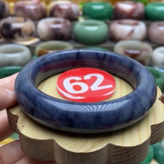 未镶嵌手镯石英质玉