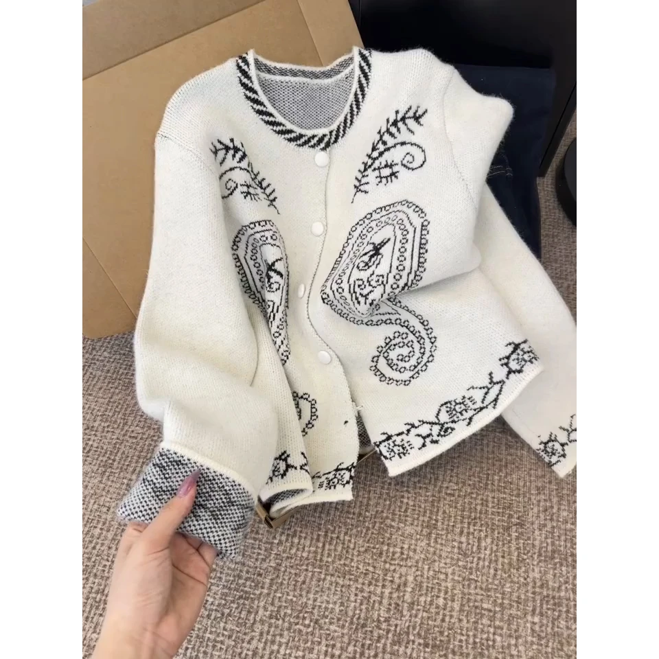 2025高级时尚慵懒风复古绣花单排扣毛衣开衫女秋新款洋气针织外套