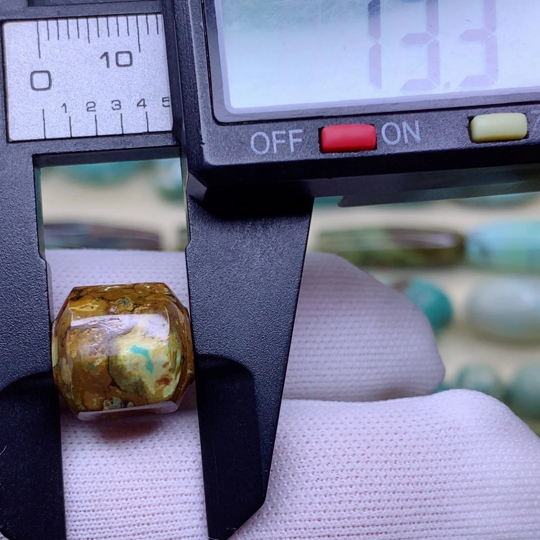 绿松石颈饰未镶嵌