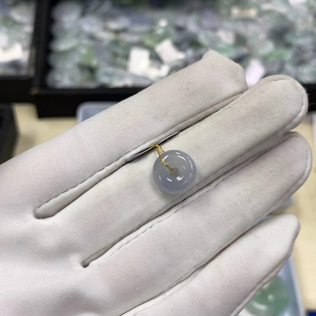 翡翠未镶嵌颈饰平安扣