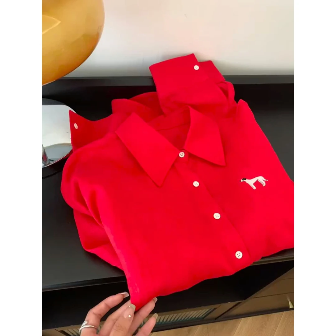 明媚又显白复古风红色衬衫女2005春季新款设计感小狗刺绣上衣衬衣