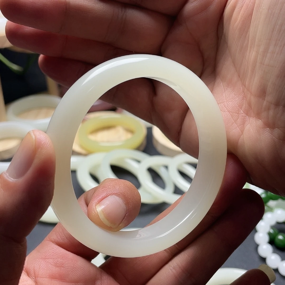 玲***宝61➕圈正圈暖白手镯
