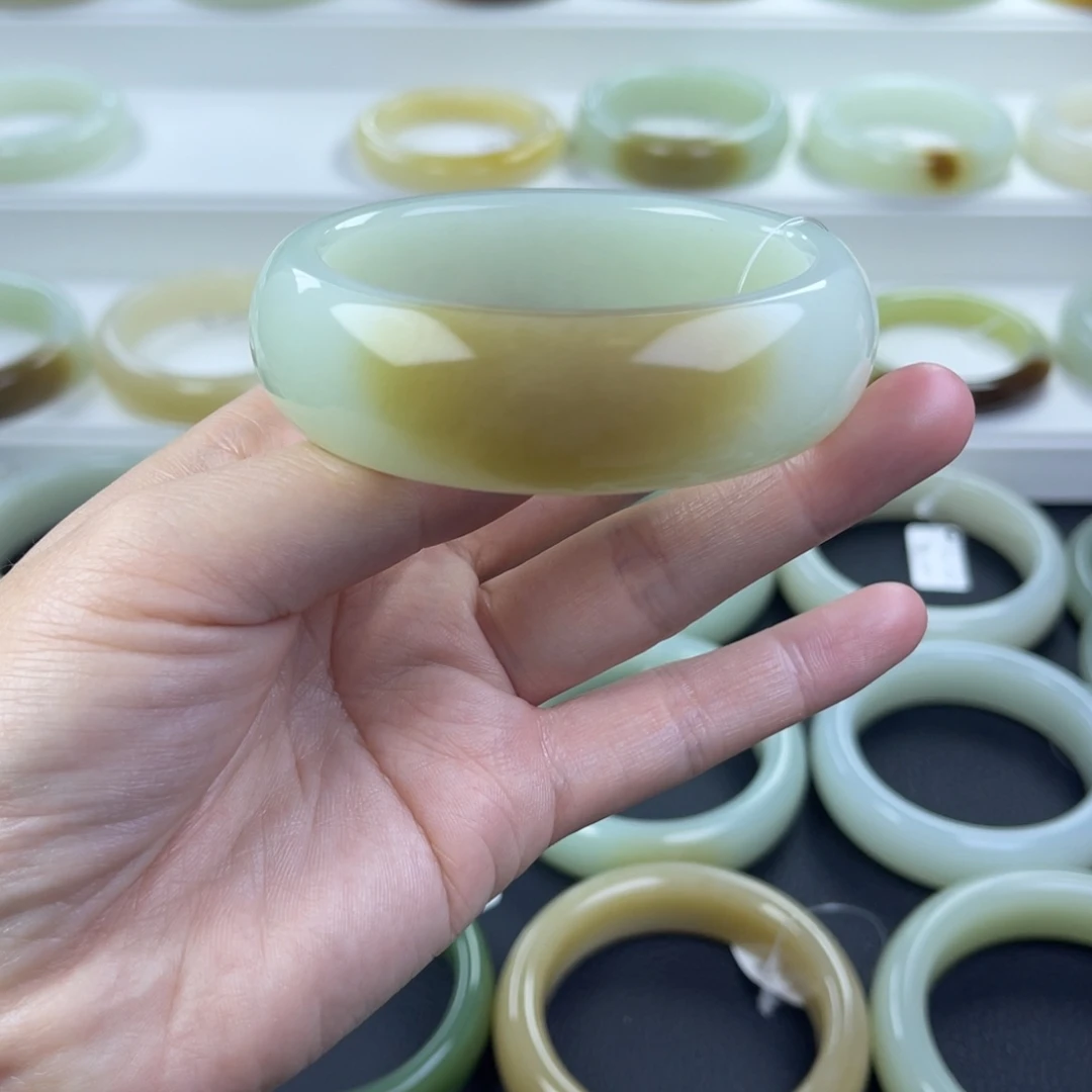 和田玉未镶嵌手镯