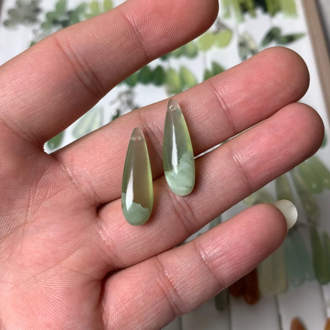 蛇纹石玉耳环未镶嵌枯**木