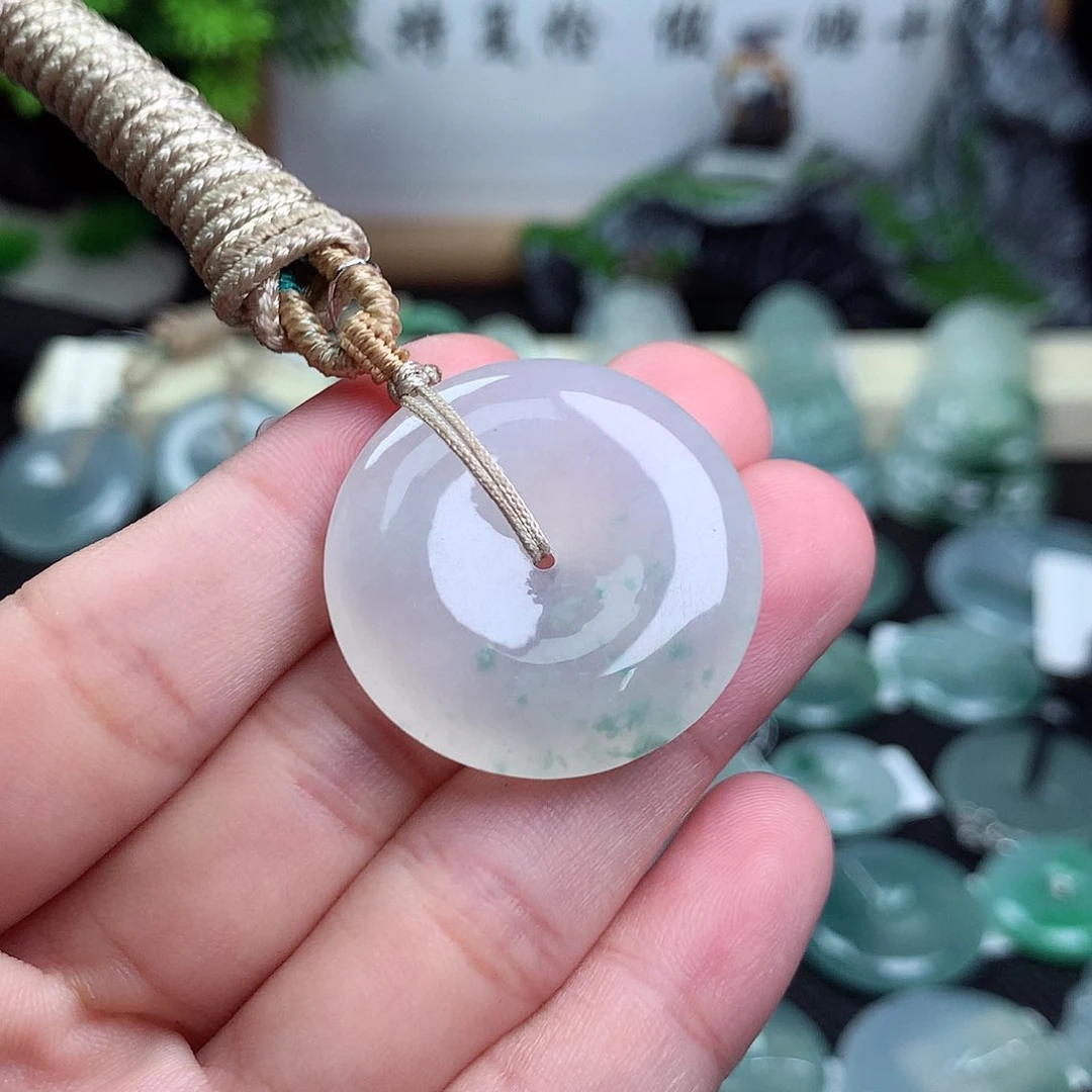 翡翠未镶嵌颈饰平安扣