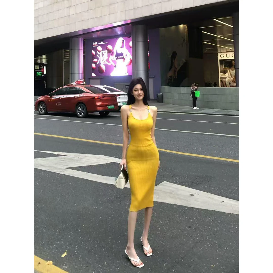 性感辣妹风U领黄色针织吊带裙女夏季修身显身材百搭中长款包臀裙
