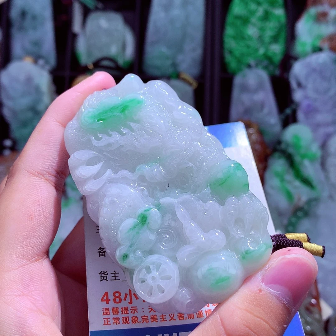 颈饰未镶嵌翡翠天然