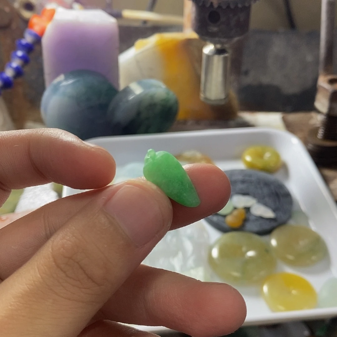 定制翡翠未镶嵌绿*料子