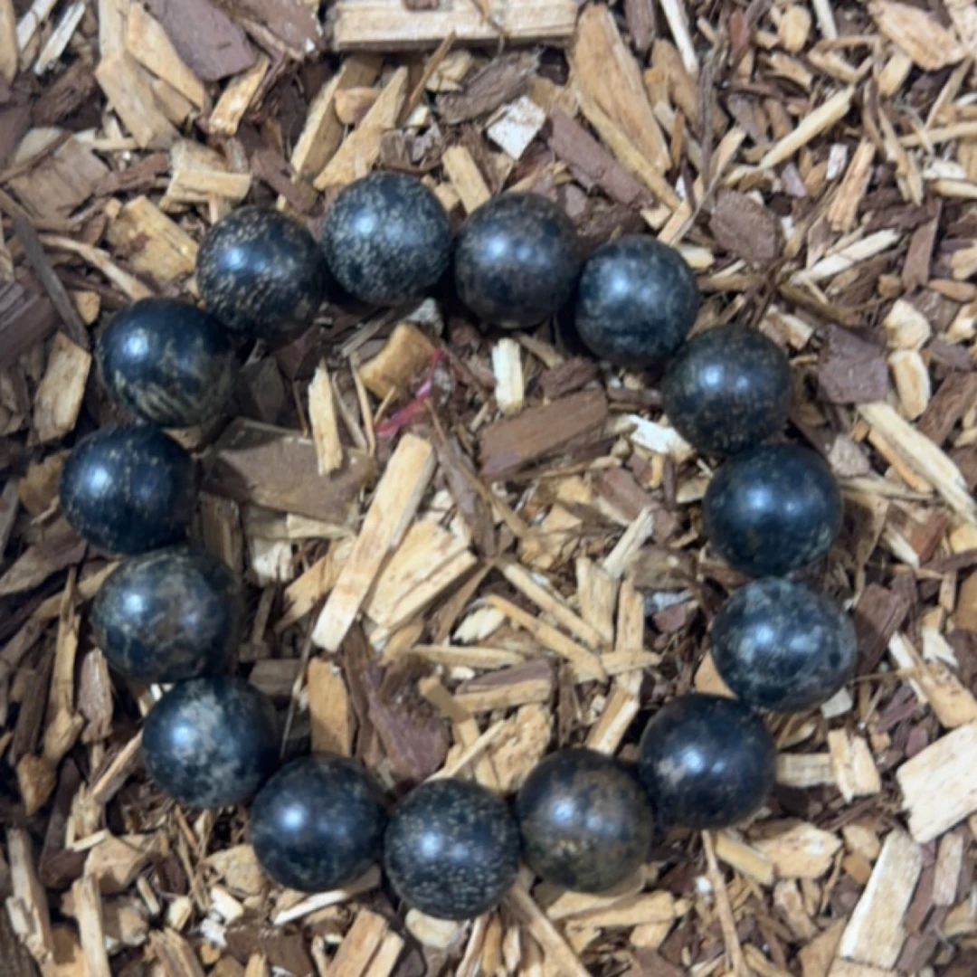 33 福来精选文玩沉香木作手串15mm