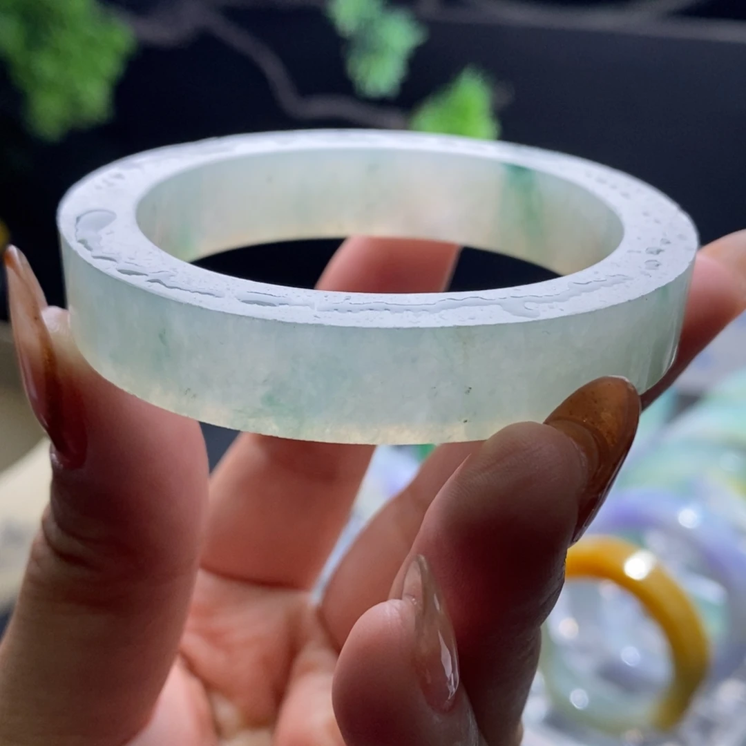 定制翡翠未镶嵌翡翠手镯