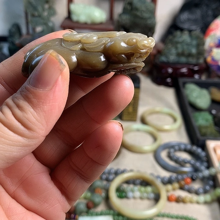 和田玉未镶嵌手镯