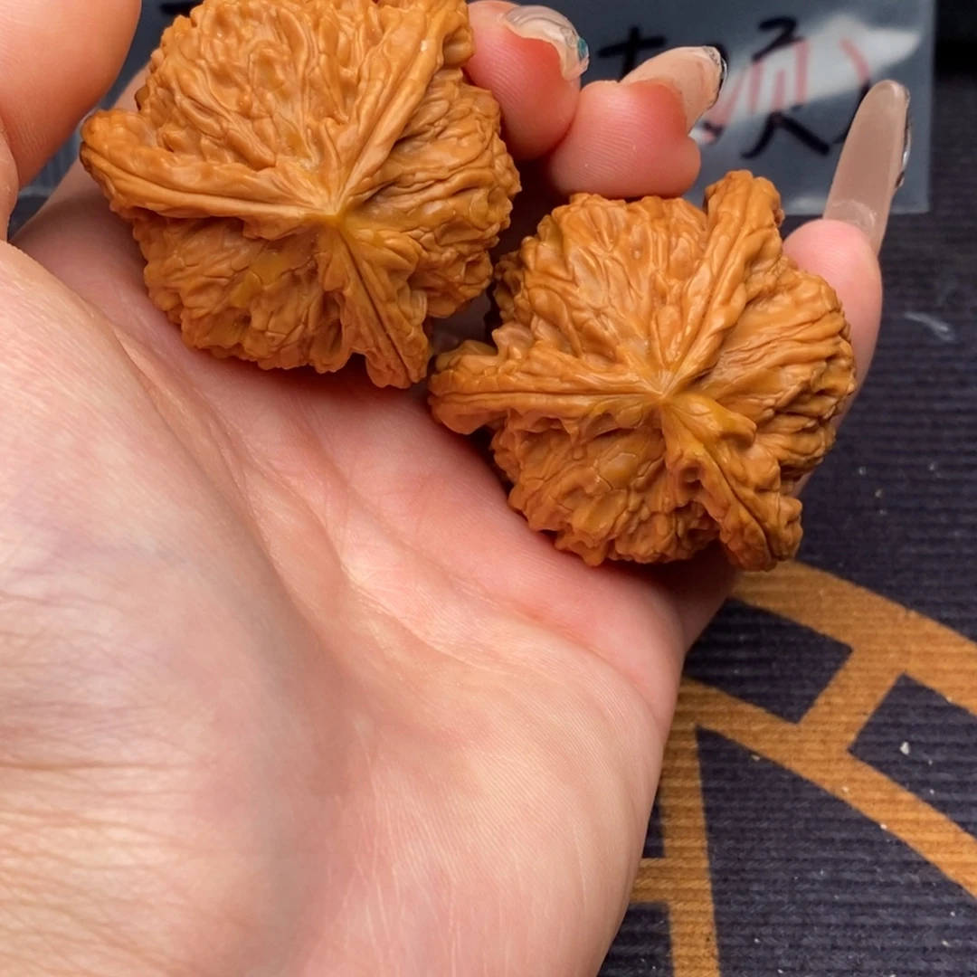 大***大文玩核桃吊坠白狮子