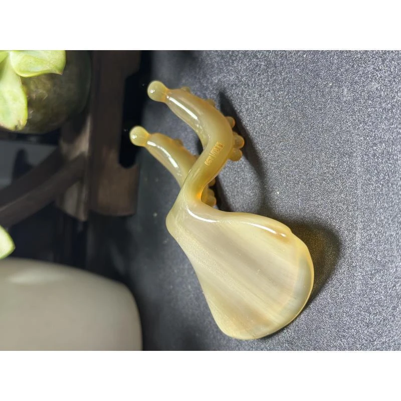 板娘专享-白水牛角纂刻珠虾尾耳刮-  715