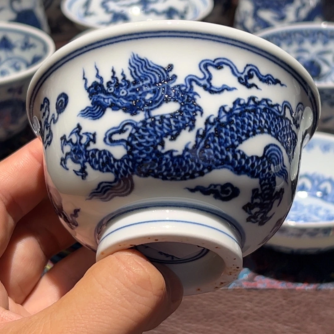 精品青花明龙纹压手杯口径约9.3厘米