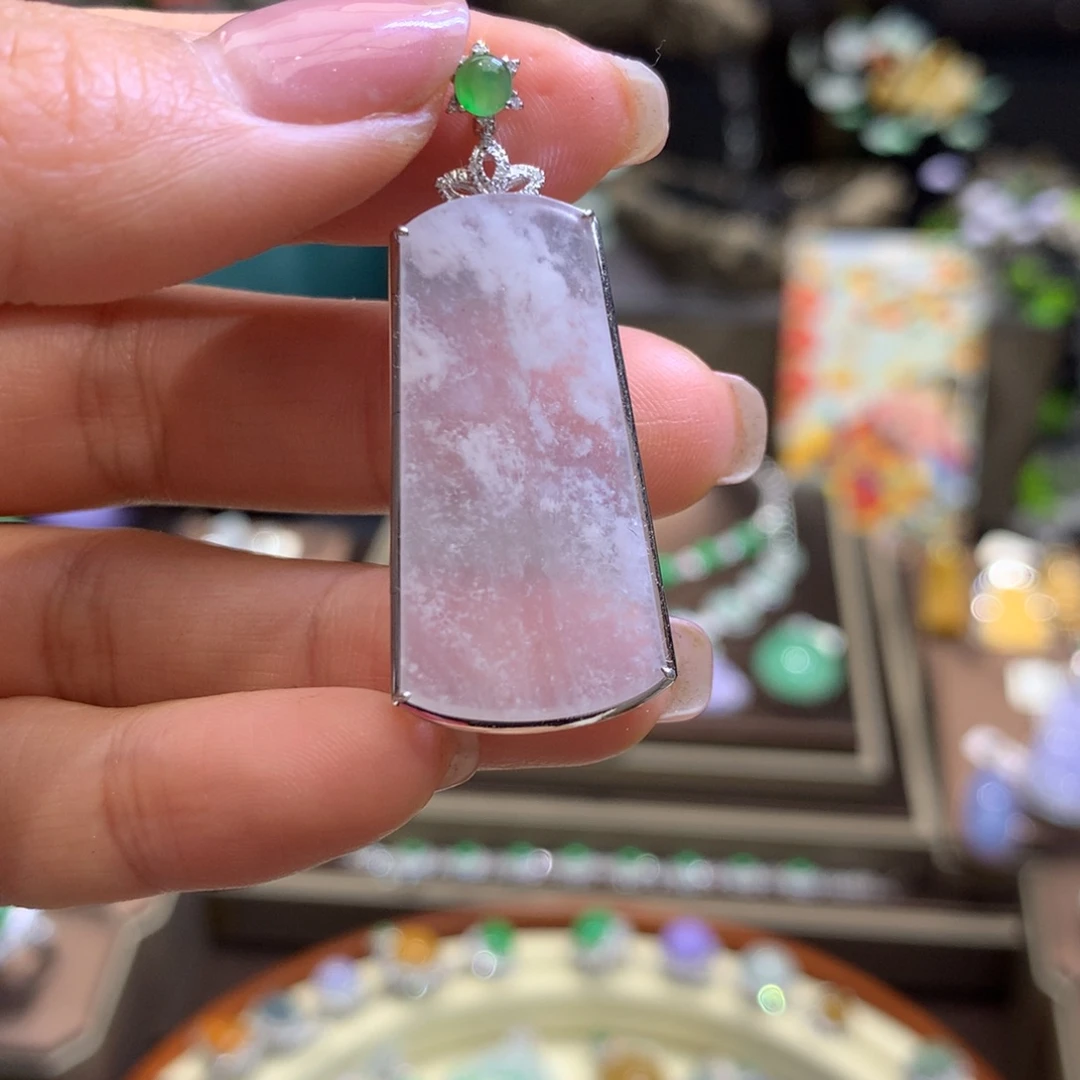 翡翠颈饰18K金镶嵌翡翠吊坠