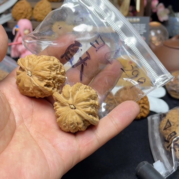 文玩核桃把件他***天白狮子