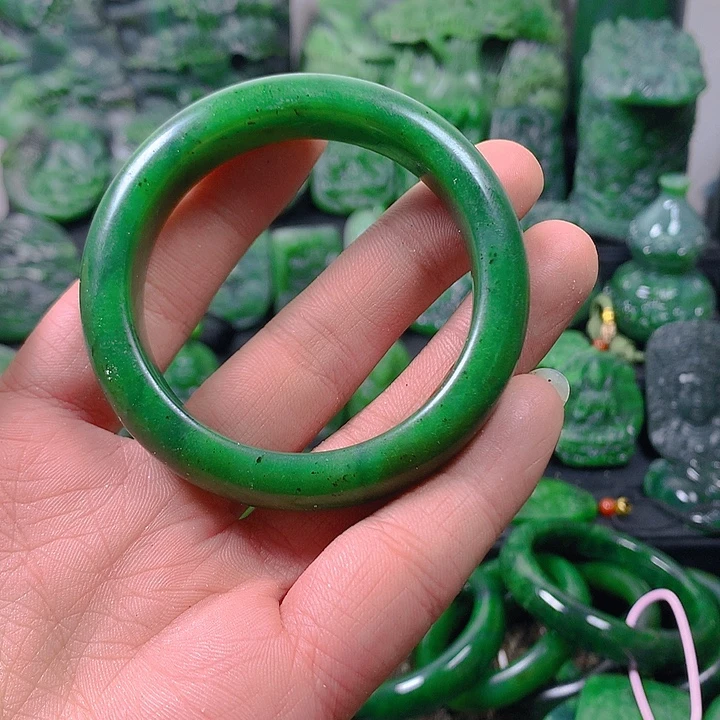 泡***球和田玉（碧玉）未镶嵌珠宝奇石