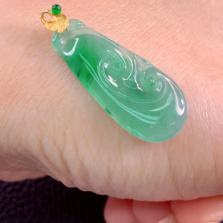 翡翠颈饰18K金镶嵌翡翠