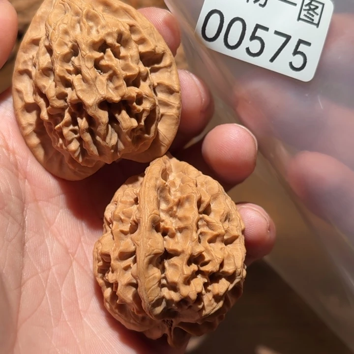 文玩核桃吊坠卧龙鸡心