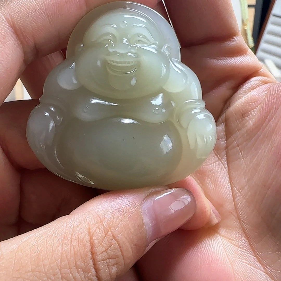 燕***她和田玉未镶嵌颈饰