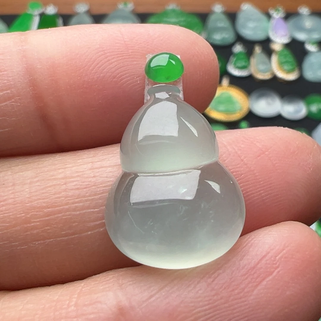 翡翠颈饰未镶嵌葫芦18.2