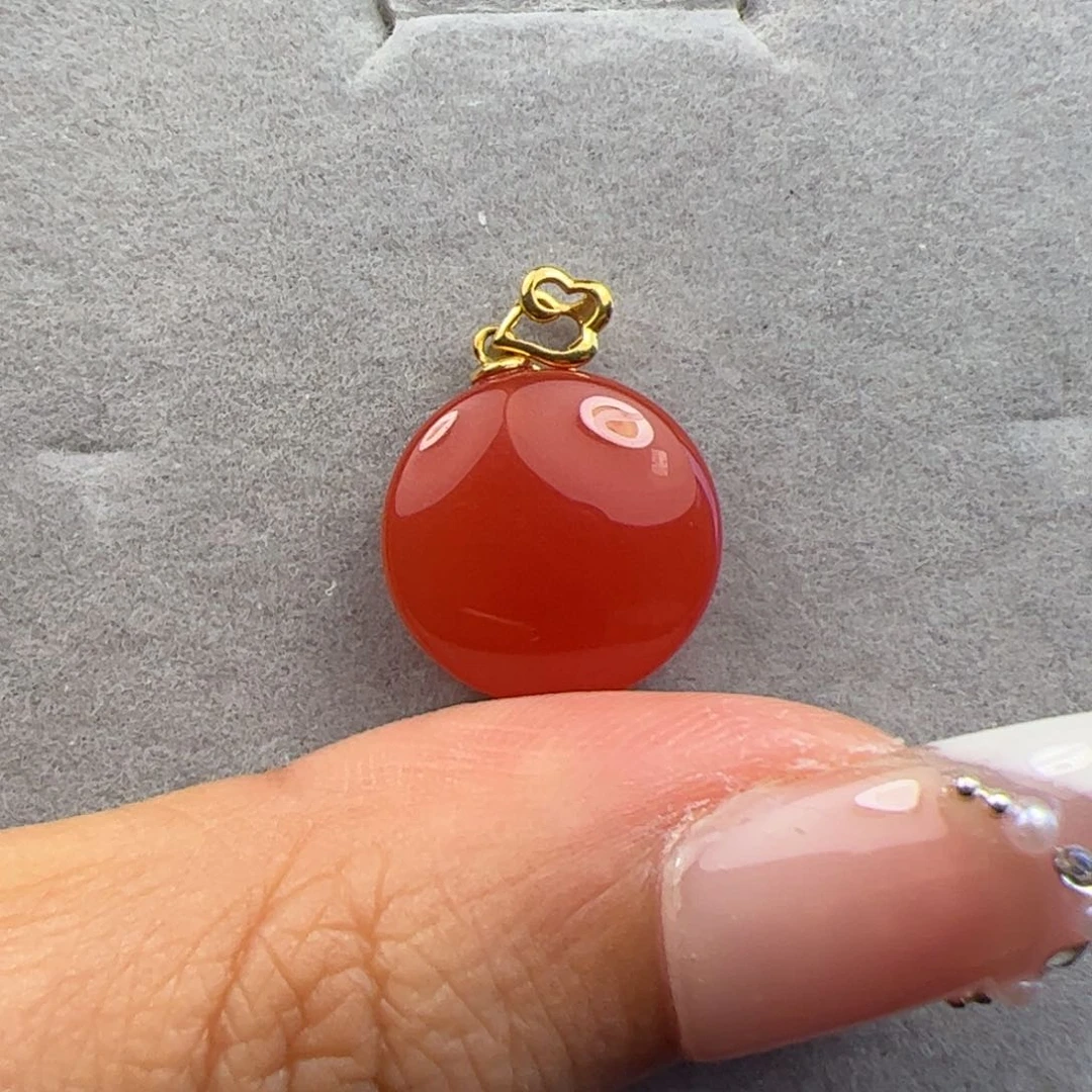 18K金镶嵌吊坠南红玛瑙