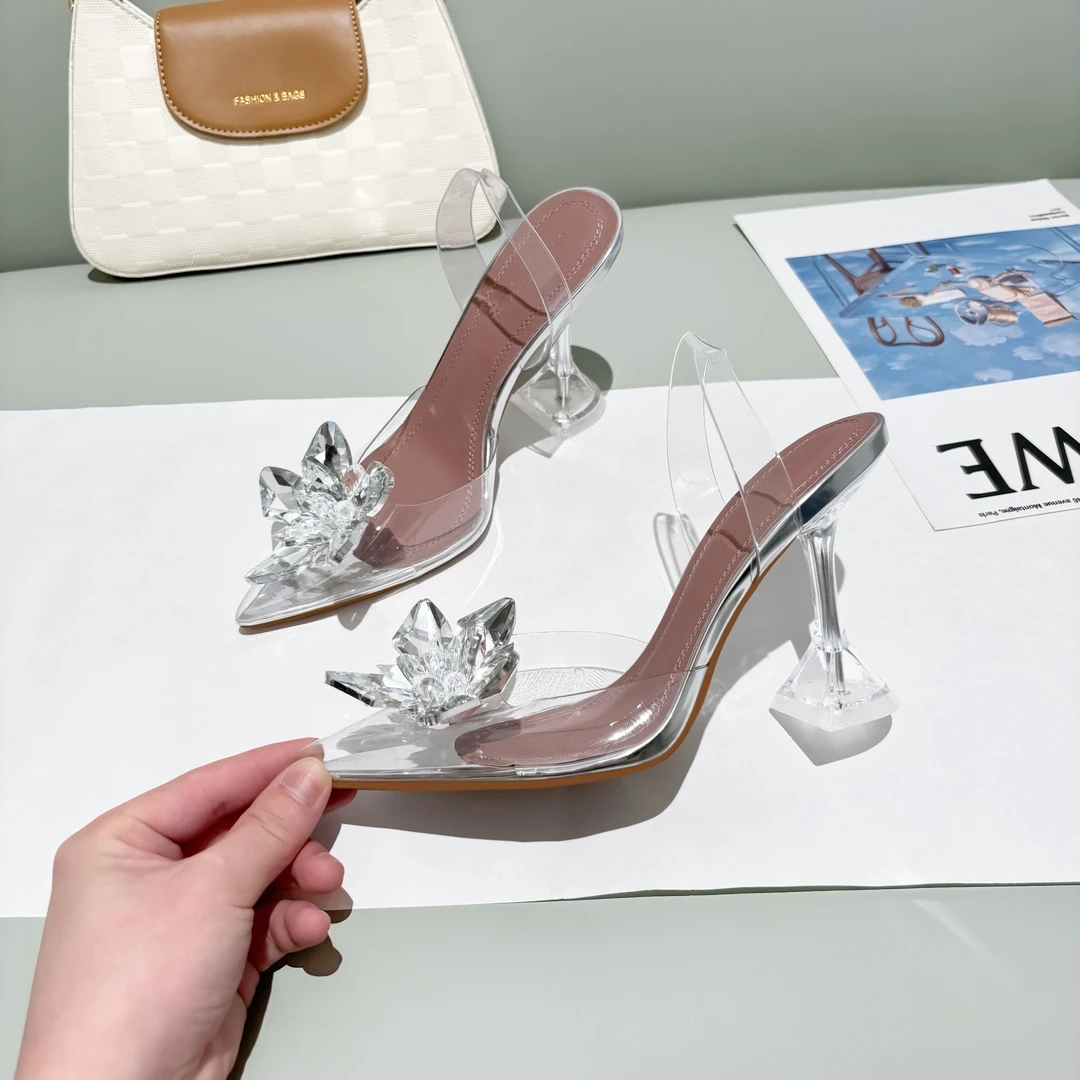 高跟仙女风尖头水钻夏季露趾粗跟白色凉鞋时尚银色气质时装高跟鞋