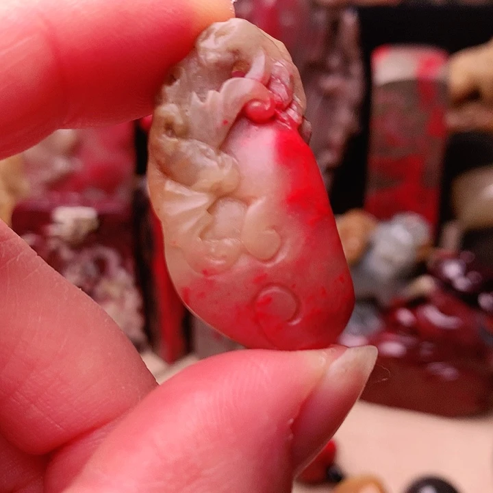 昌化鸡血石精品挂件