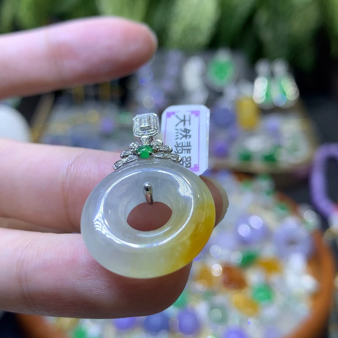 颈饰足金镶嵌翡翠