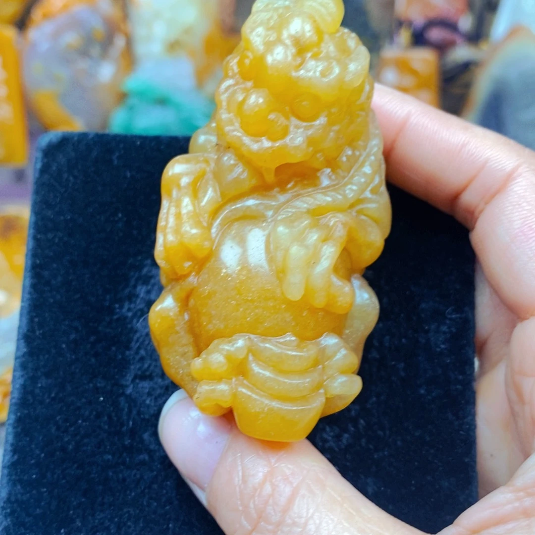 未镶嵌石英质玉（黄龙玉）颈饰