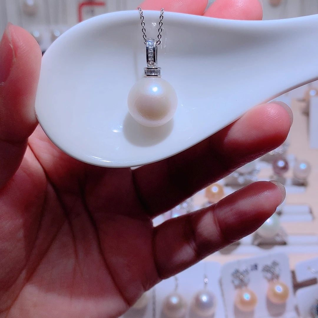 淡水珍珠吊坠(赠链)未镶嵌CC14.3mm