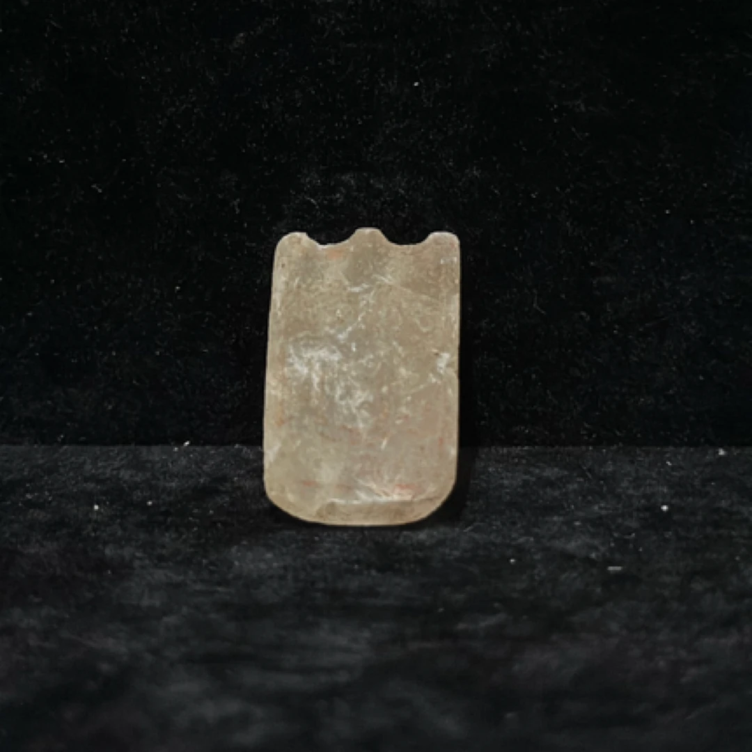 明代地方玉雕盾形佩