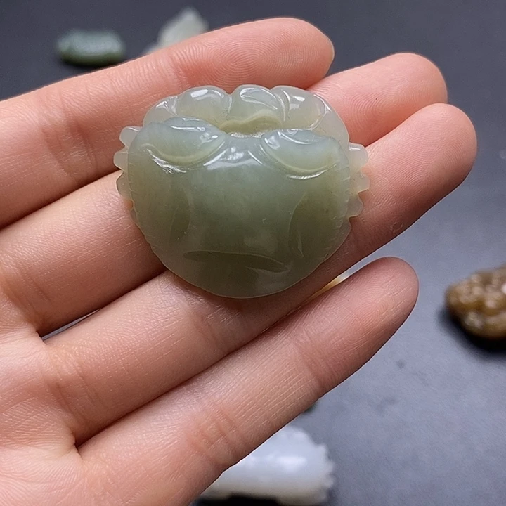 颈饰未镶嵌和田玉?*