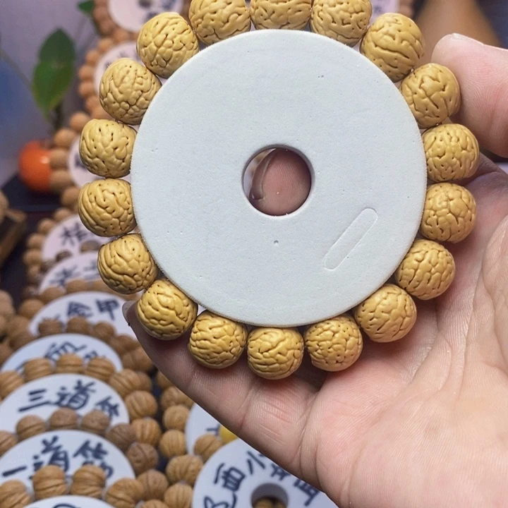 【闪购商品】见****c桃核雕刻手串手链