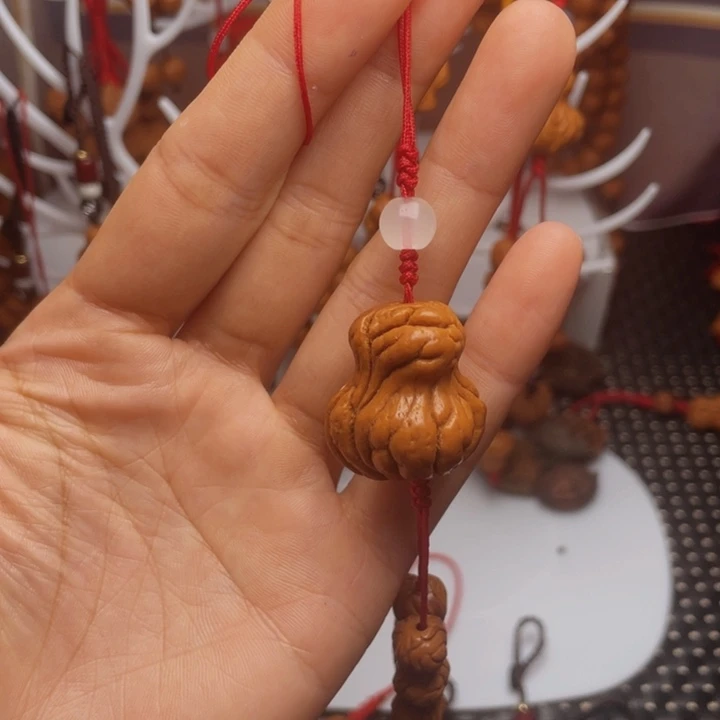 木质类龙纹桃枭挂件