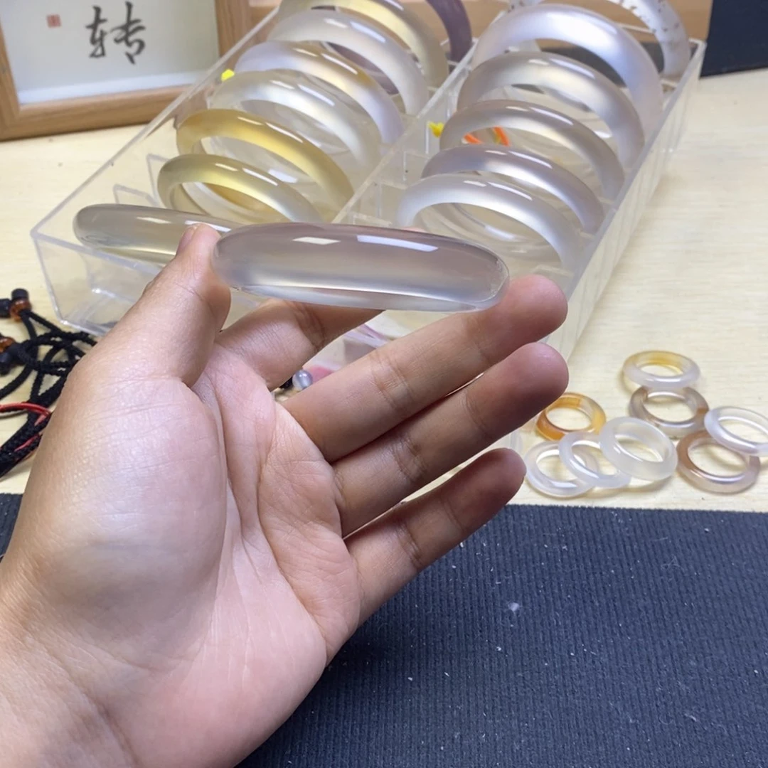玛瑙/玉髓手镯未镶嵌草*甫