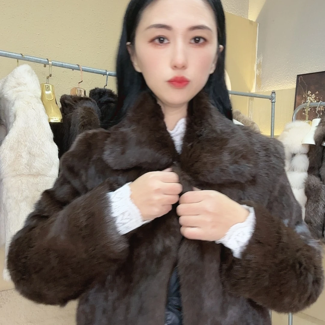 【闪购商品】兔毛外套搭配