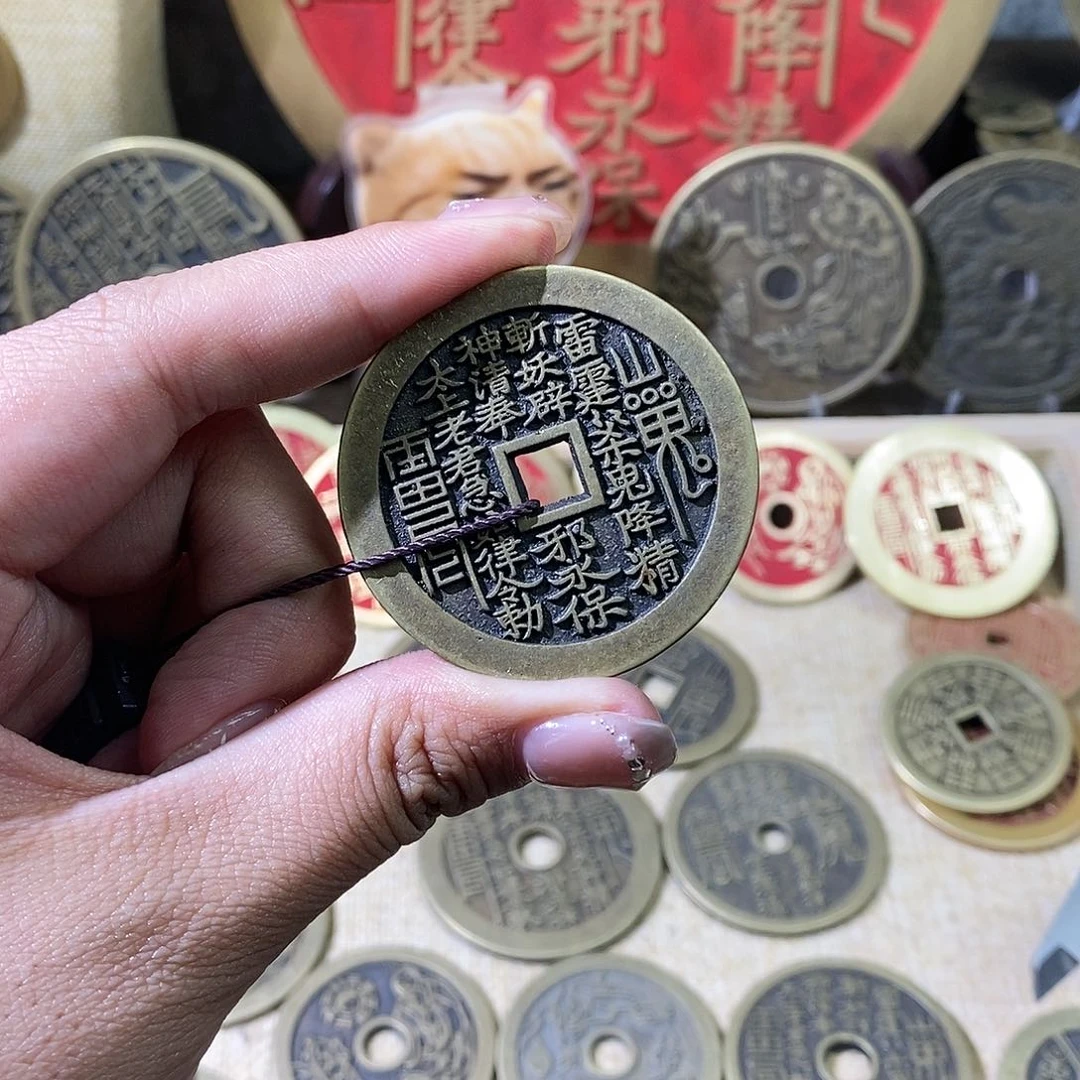 铜桂花起来背老君福成踏祥云。