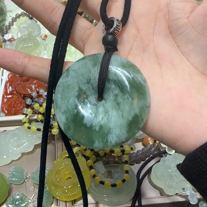 蛇纹石玉吊坠未镶嵌