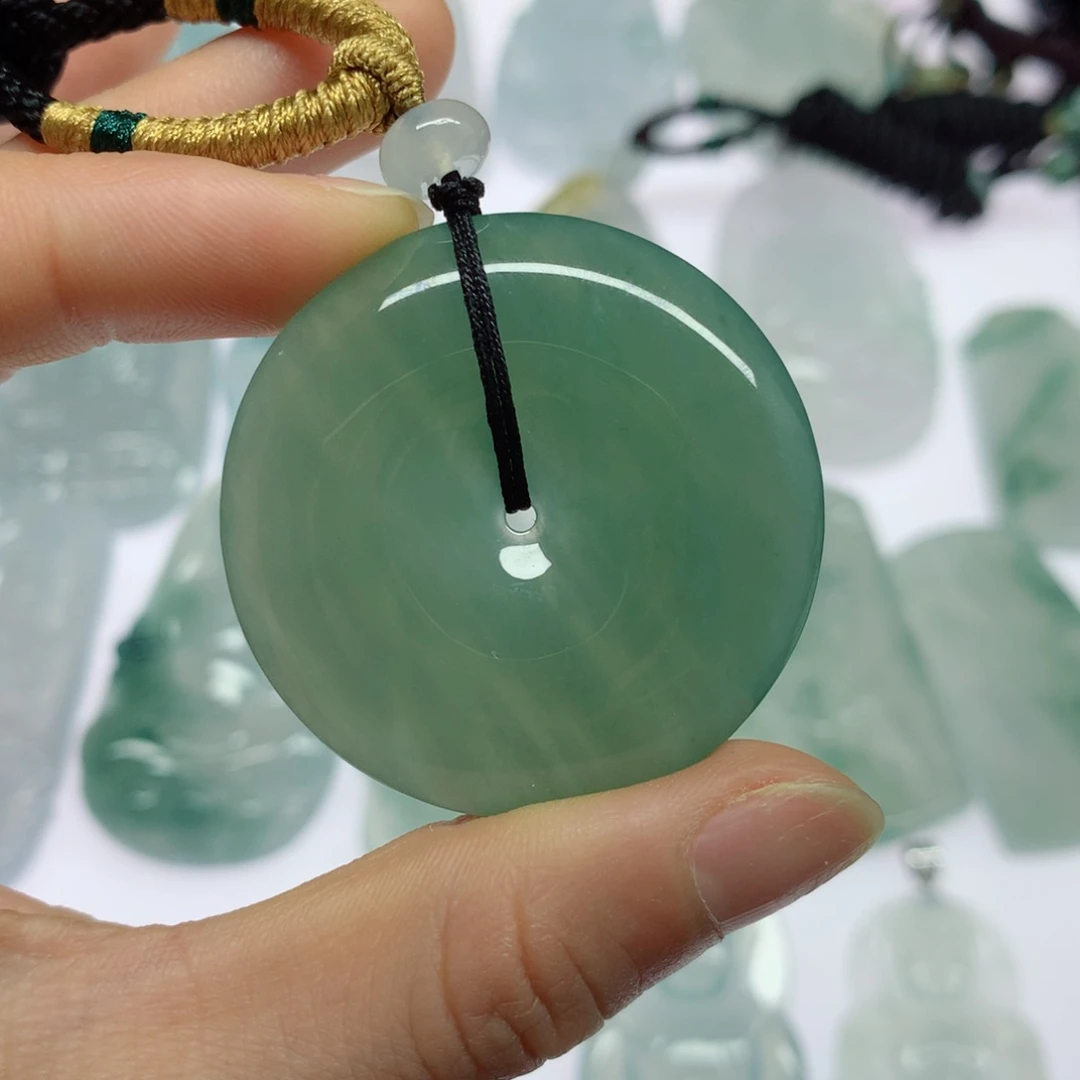 翡翠颈饰未镶嵌C*J平安扣