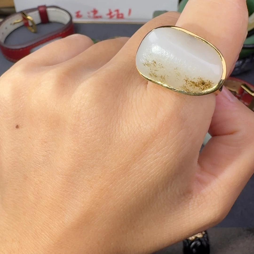 颈饰18K金镶嵌和田玉