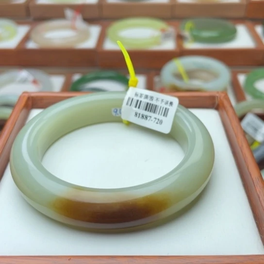 【闪购商品】和田玉手镯未镶嵌55.7