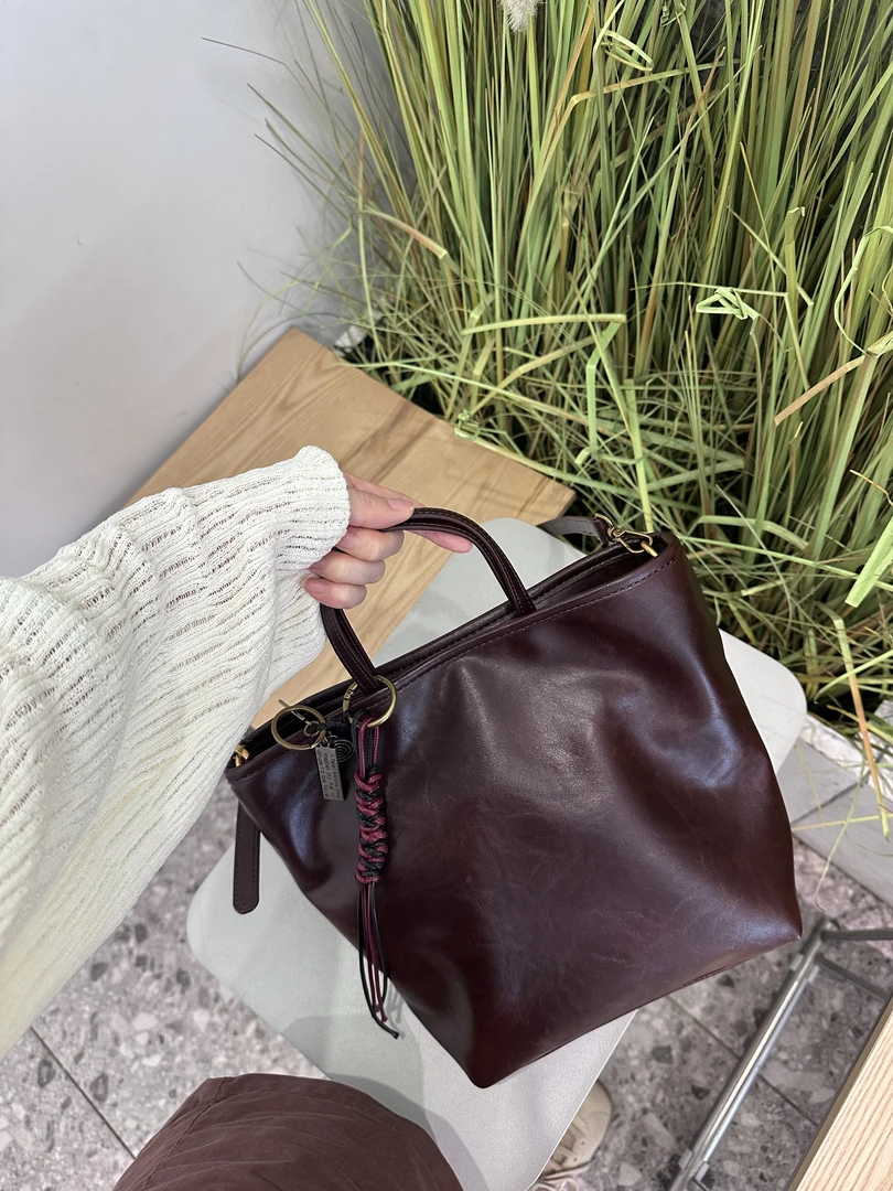 红色软皮A371-410复古手提简约大容量斜跨包女包