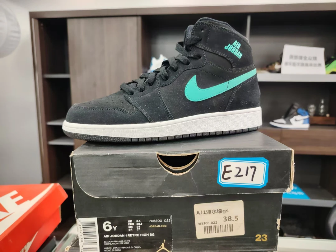 nike  aj1 湖水绿经典配色鞋型 38.5码 E217